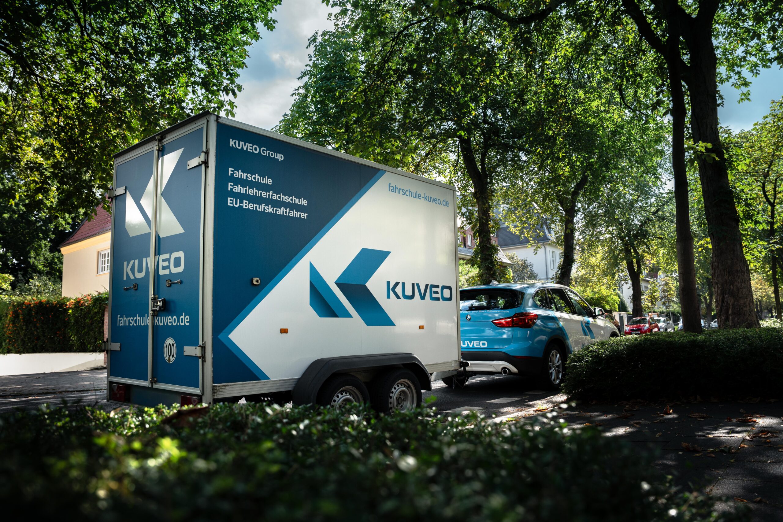 Kuveo Anhänger Fahrschule Köln